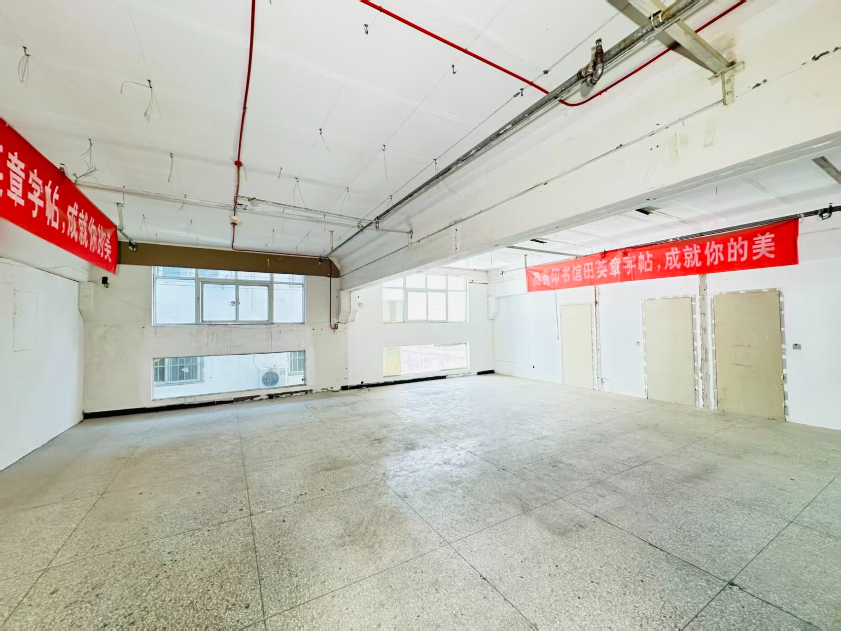 学府街重点吸引人工智能应用、数字经济、电商直播、智能制造服务、软件开发、科技创新企业及创业团队入驻